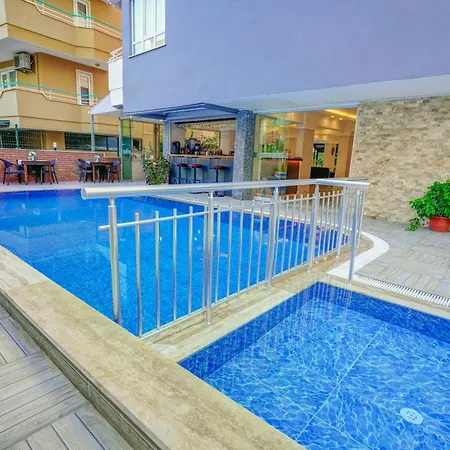 Miss Cleopatra Аланія